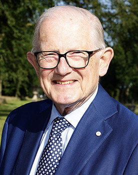 Pieter van Vollenhoven as Self
