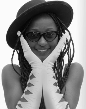 Chipo Mwiinga as Singer