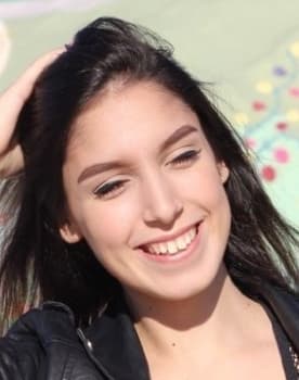 Kayla Bechor as Paper girl (uncredited)