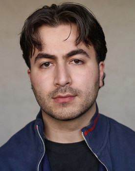 Aein Nasseri as Gang Member