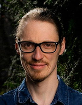 Lukas Heinser as Self