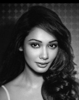 Yureni Noshika as Vihara