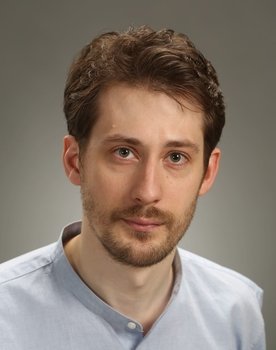 Pavel Demyanov as Jacq, kidnapper of the gallery