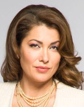 Klelia Renesi as Lia Giannouli