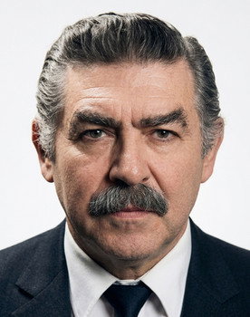Renan Fosforoğlu as Rıfkı