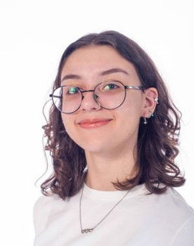 Maria Luísa Nóvoa as Cassandra