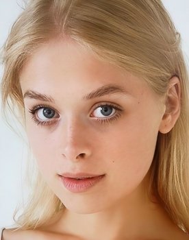 Valeria Kot as Джули