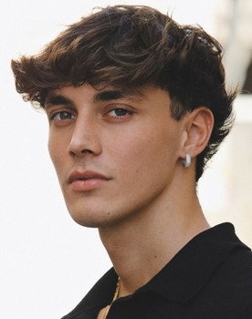 Emanuele Porzio as Riccardo