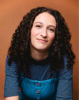 Noa Webner as Girlfriend