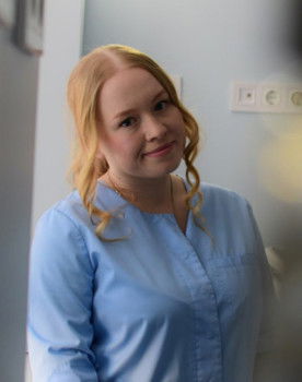 Oksana Tarnavska as Mother