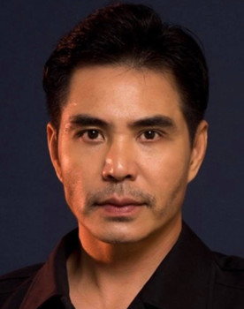 Trung Dũng as Hùng