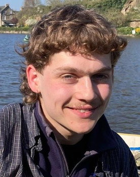 Néven Carron as Charlie