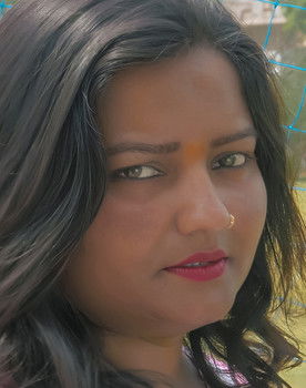 Maahi Verma as Song Lady