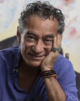 Chico Diaz as Múcio