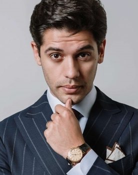 Yuri Xavier as José Roberto "Zé Roberto"