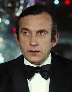 Daniel Ceccaldi as A friend of Jérôme (uncredited)