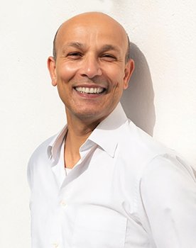 Mohammed Latrèche as Self (Narrator)