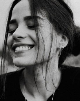 Lívia Sandim as Lívia