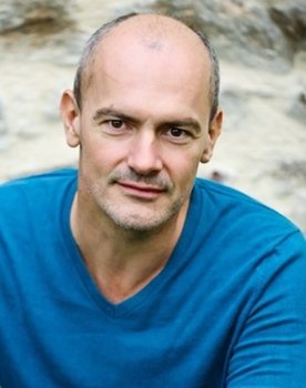 Jérôme Pradon as Le barman