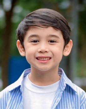 Lucas Andalio as Angelo