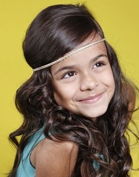 Isabella Aguiar as Maria Tereza de Sá Ribeiro (criança)