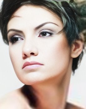 Meltem Ören as Hale