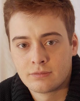 Charles-Antoine Perreault as Étienne