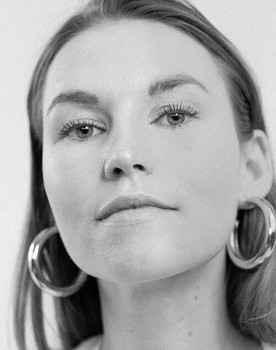 Amanda Lindblom as Alice