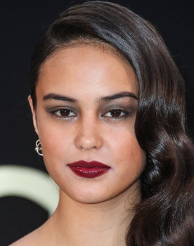Courtney Eaton as Ava Brooks