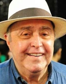 Mauro Mendonça as Dr. Benicio