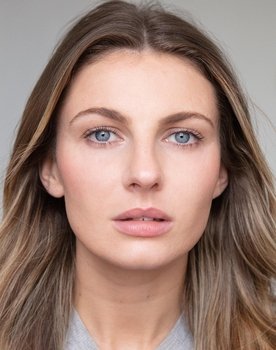 Naoimh Whelton as Laura