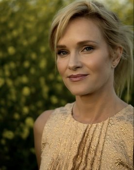 Nicholle Tom
