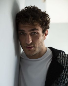 Filippo De Carli as Andrea