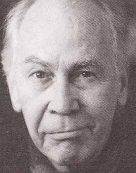 Gyrd Løfquist as officer