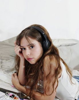 Stella Vandalete as Stella