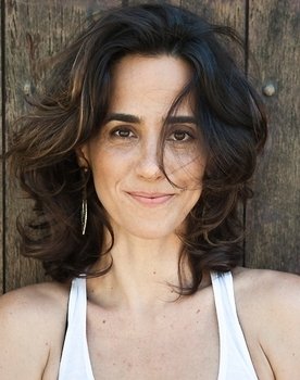 Mariana Lima as Luzia