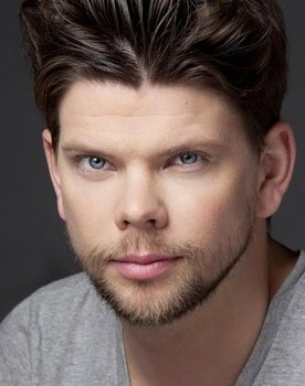 Andrew Chapman as Chris