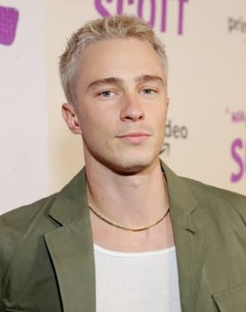 Drew Starkey as Trevor