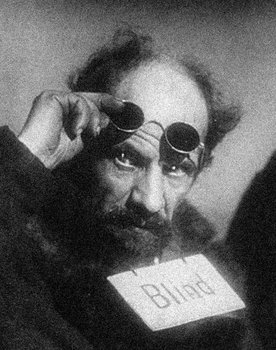Georg John as Nachtwächter (archive footage)