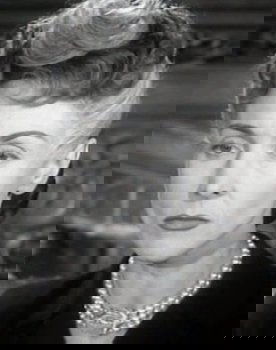 Betty Ann Davies as Doris Gow