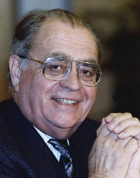 Pierre Bérégovoy as Self (archive footage)
