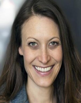 Hester Ruoff as Rita