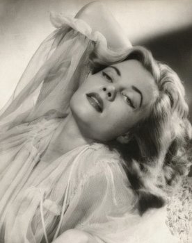 Ava Norring as Beatrice