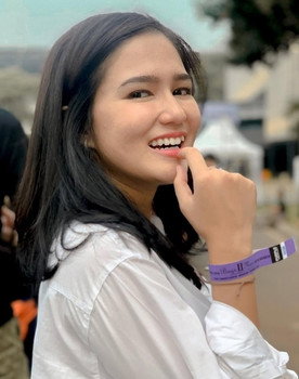 Masayu Clara as Amanda
