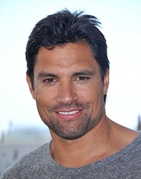 Manu Bennett