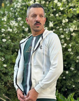 Dinis Costa as Vitor "Macaco"