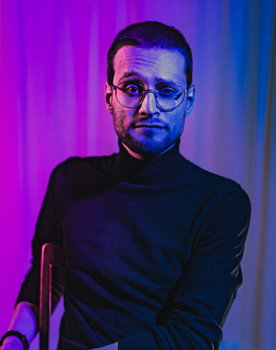 Julien Bouillé as Homme à la basse