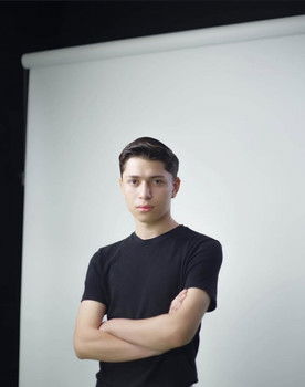 Ulises Herrera as Josué