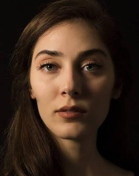 Zümre Meğreli as Elif Uysal/Kaya