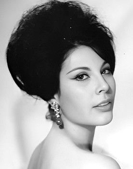 Daniela Rocca as Rosana, Mistress of Viñolas